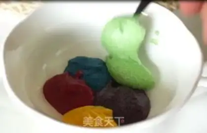 Make Five-minute microwave rainbow cake step 4