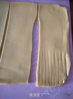 Make Normal flour caterpillar step 6