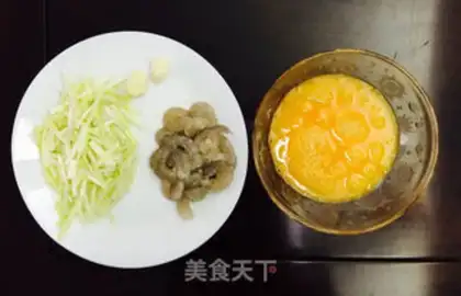 Make Shrimp and yellow fried eggs step 1