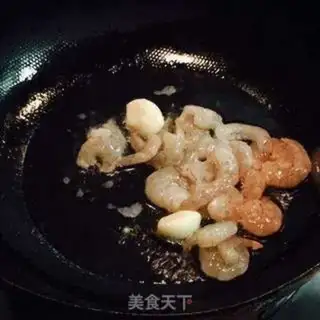 Make Shrimp and yellow fried eggs step 3