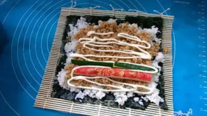 Make Arctic shrimp sushi step 4