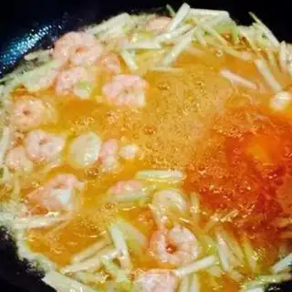 Make Shrimp and yellow fried eggs step 5