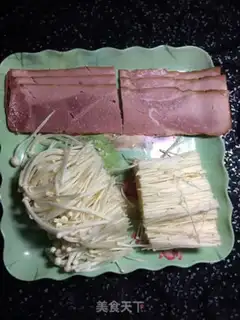 Make Bacon pins and mushrooms step 1