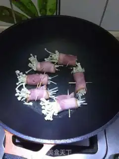 Make Bacon pins and mushrooms step 4