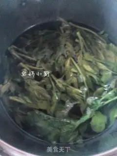 Make Eggs from the fragrance stand step 1