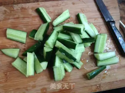 Make Chishima cucumber step 1