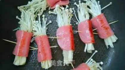 Make Ham and golden mushroom rolls step 3