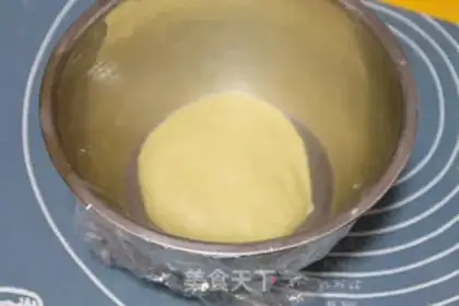 Make Milk and gold rolls step 1