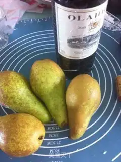 Make A red pear step 0