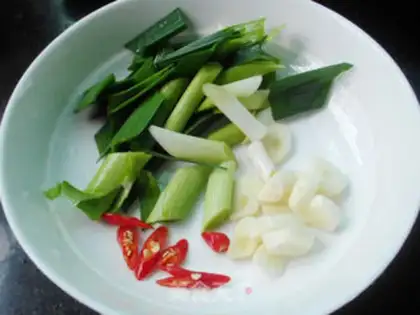 Make Garlic spicy sauce step 2