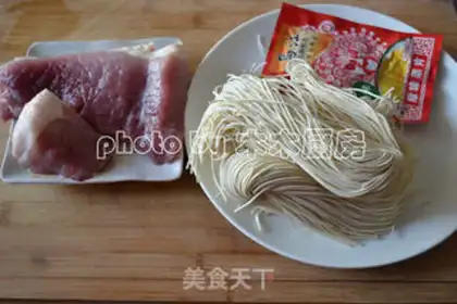 Make Squeeze the meat noodles step 0