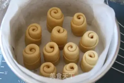 Make Milk and gold rolls step 17