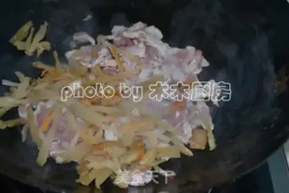 Make Squeeze the meat noodles step 3