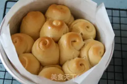 Make Milk and gold rolls step 20
