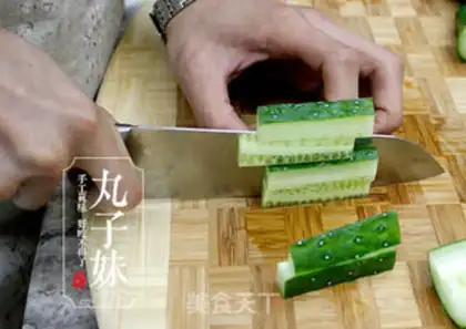 Make Hands on the cucumber platter fish balls step 0