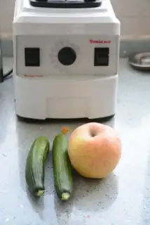 Make cucumber apple juice step 0