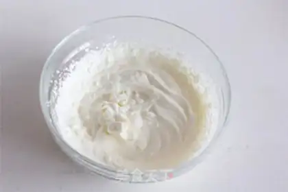 Make Yogurt mousse step 5