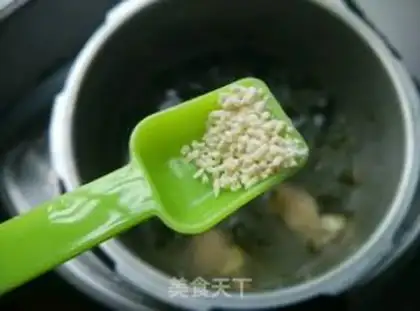 Make Piggy bone soup step 3