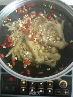 Make Chicken-foot-peets peanut soup step 2