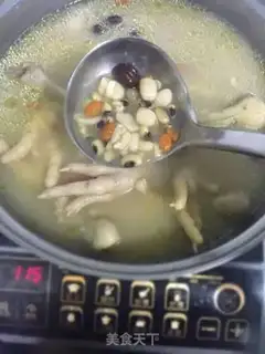 Make Chicken-foot-peets peanut soup step 4