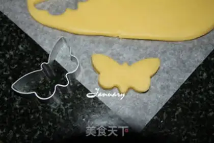Make Butterfly cookies step 6