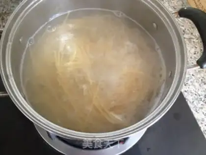 Make Black pepper willow pasta step 2