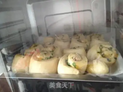 Make Onion pine rolls step 17