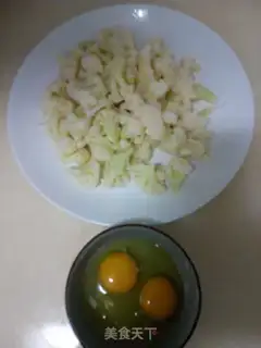 Make Eggs and cut flowers step 0