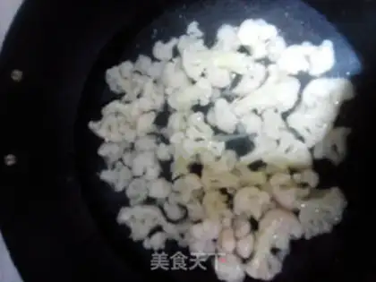 Make Eggs and cut flowers step 1