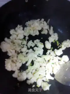 Make Eggs and cut flowers step 4