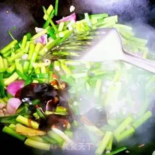 Make Garlic fried eggs step 2