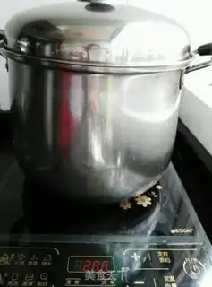 Make Pumpkin-bone chicken foot soup step 2
