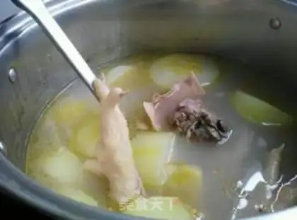 Make Pumpkin-bone chicken foot soup step 3