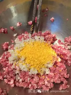 Make Red burning lion head step 0