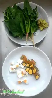 Make A pickled egg omelet spinach step 0