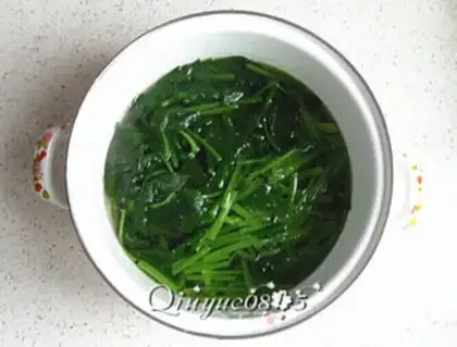 Make The garlic spinach tower step 3