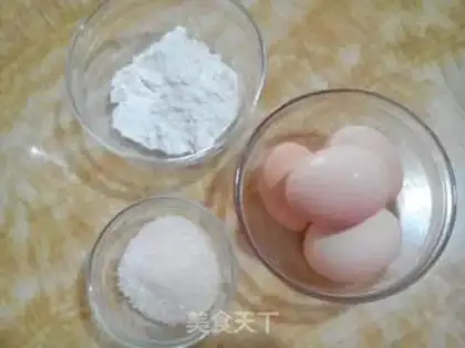 Make Little four egg rolls step 1