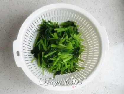Make The garlic spinach tower step 4