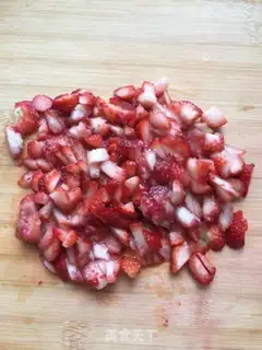 Make Strawberry mango naked cake step 1