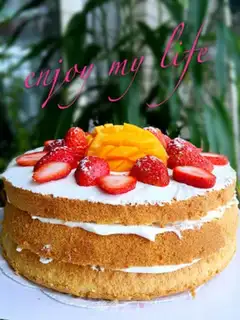 Make Strawberry mango naked cake step 5