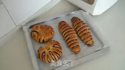 Make Bean-saloon caterpillar bread step 15