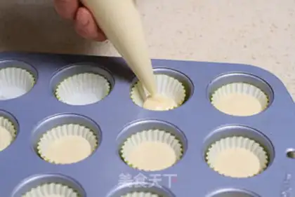 Make mini cupcakes step 11