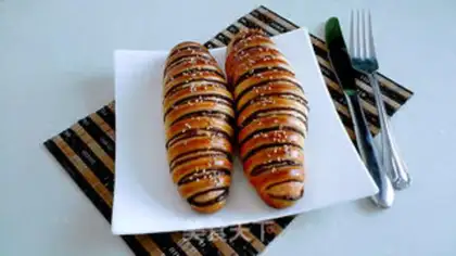 Make Bean-saloon caterpillar bread step 16