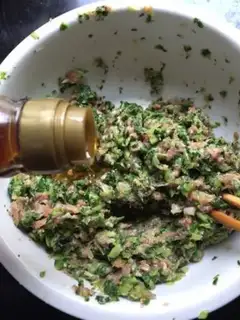 Make The soybeans sprouts squirm meat step 3
