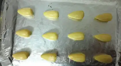 Make A lamb cookie step 11