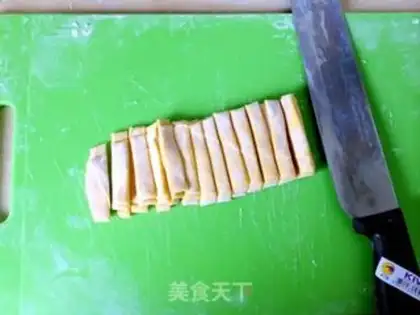 Make Hands on pumpkin noodles step 5