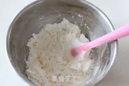 Make Barbie rolls the sugar cake step 3