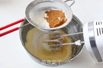 Make Barbie rolls the sugar cake step 5