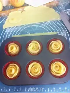 Make Apple roses step 12
