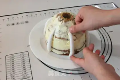 Make Barbie rolls the sugar cake step 17